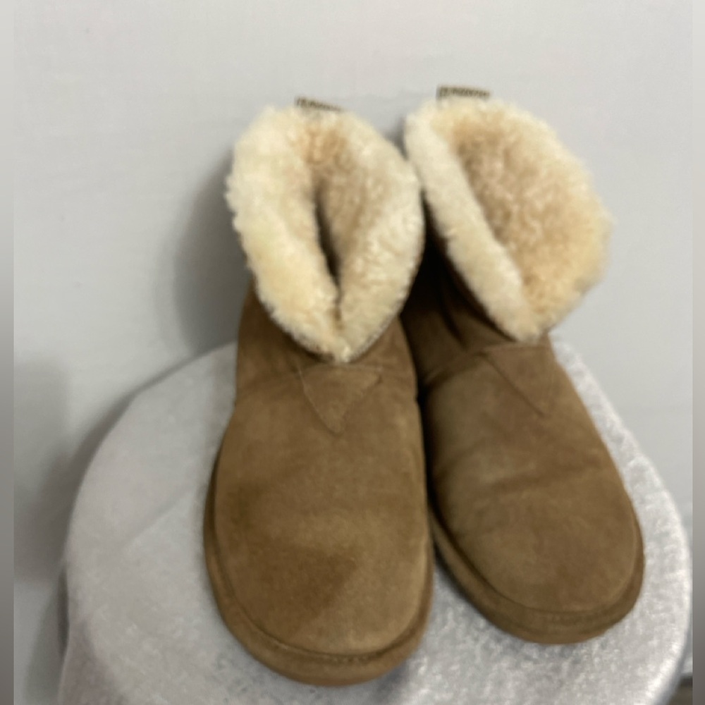 Bearpaw Tristen Chestnut Suede Shearling Boots – women’s Size 7 – (B22)✨